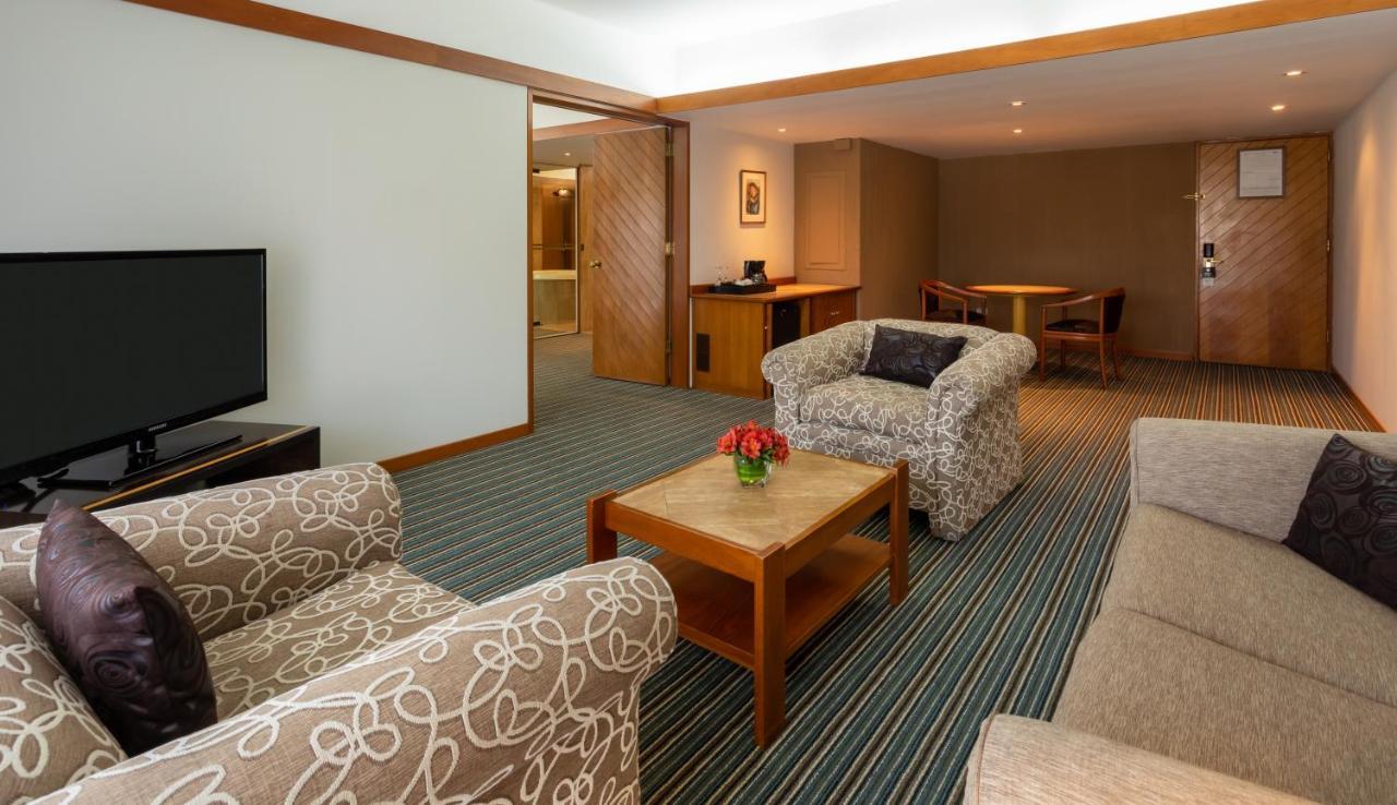 Sonesta Hotel El Olivar Lima Ngoại thất bức ảnh A suite at the hotel