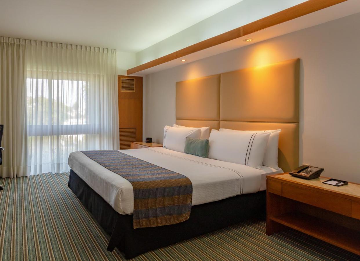 Sonesta Hotel El Olivar Lima Ngoại thất bức ảnh A room at the Holiday Inn